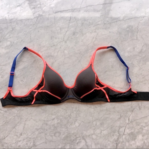 Berlei High impact Sports Bra - Picture 5 of 11